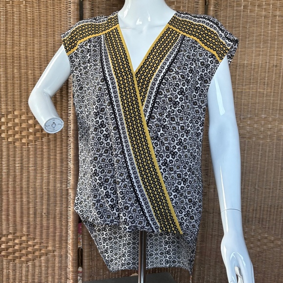 Max Studio Soft Geometry Blouse - Picture 2 of 11